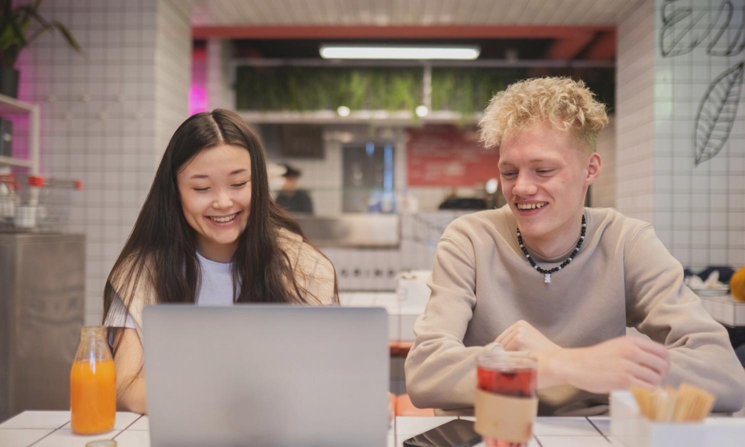 Detailansicht einer finanziellen Analyse mit Diagrammen